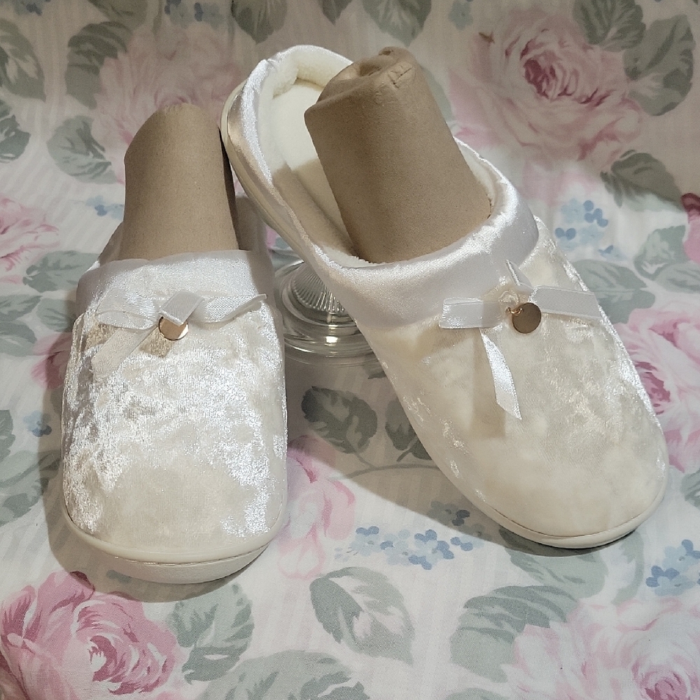 NWOT Memory Foam Slippers